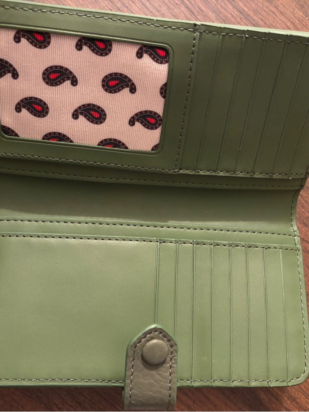 [NWT] Vera Bradley Olive Green Wallet